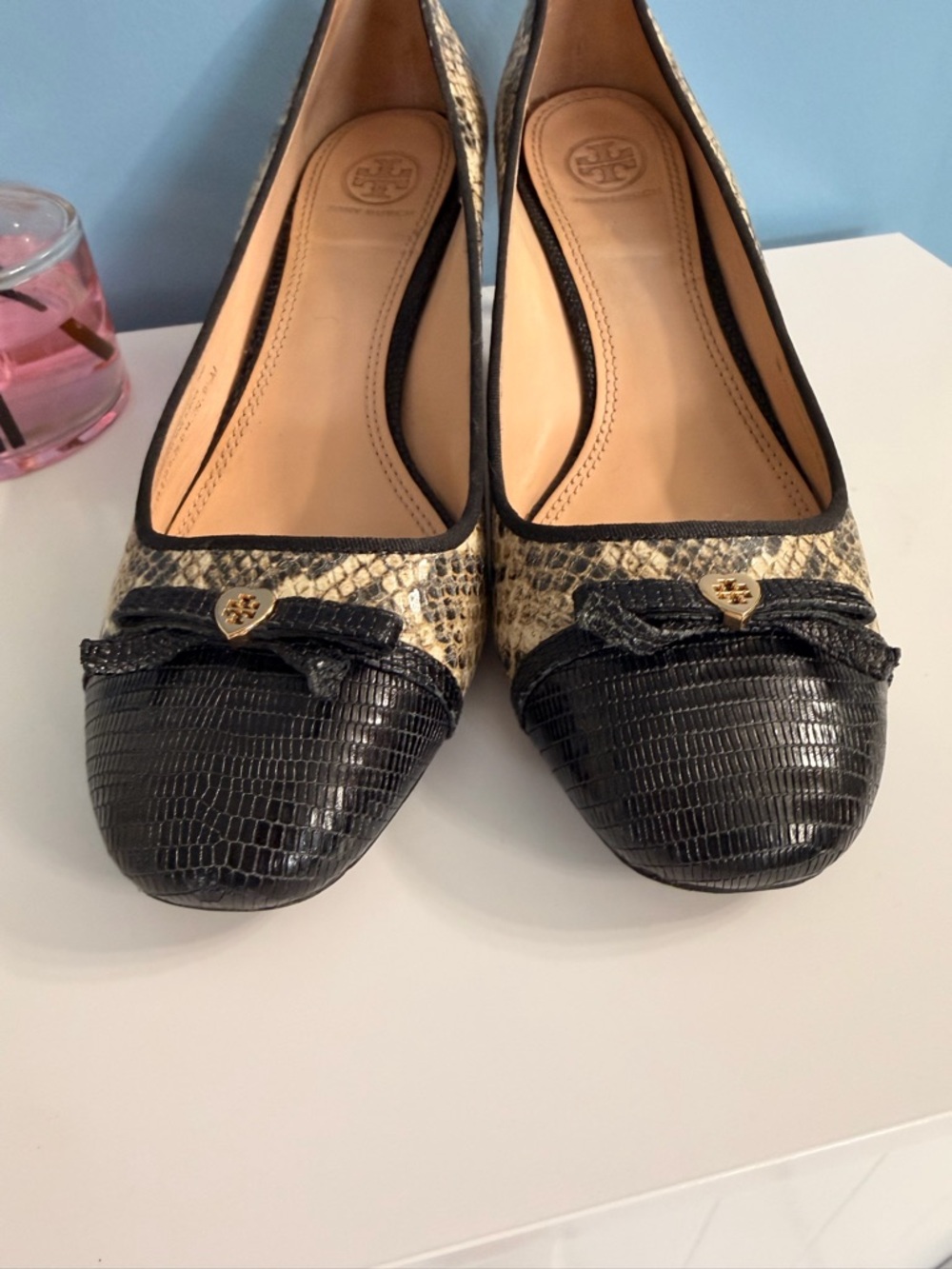 Tory Burch Snakeskin Cap Toe Heels | Gold Logo | Size 9.5M - Picture 3 of 10